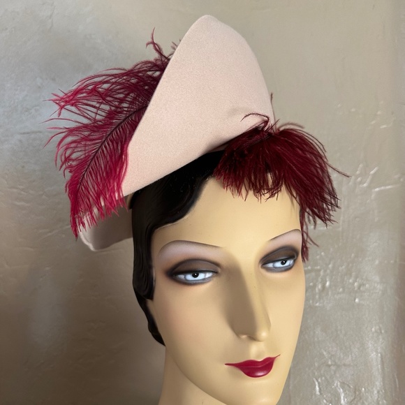 ENTICING 1940S\' BEIGE FELT HAT WITH UPTURNED/FOLDED BRIM + BURGUNDY FEATHERS main image 5